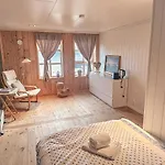 Сasa de vacaciones Fjordside Boathouse Hardanger *