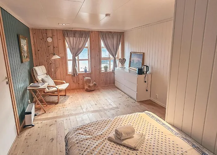 Semesterbostad Fjordside Boathouse Hardanger *
